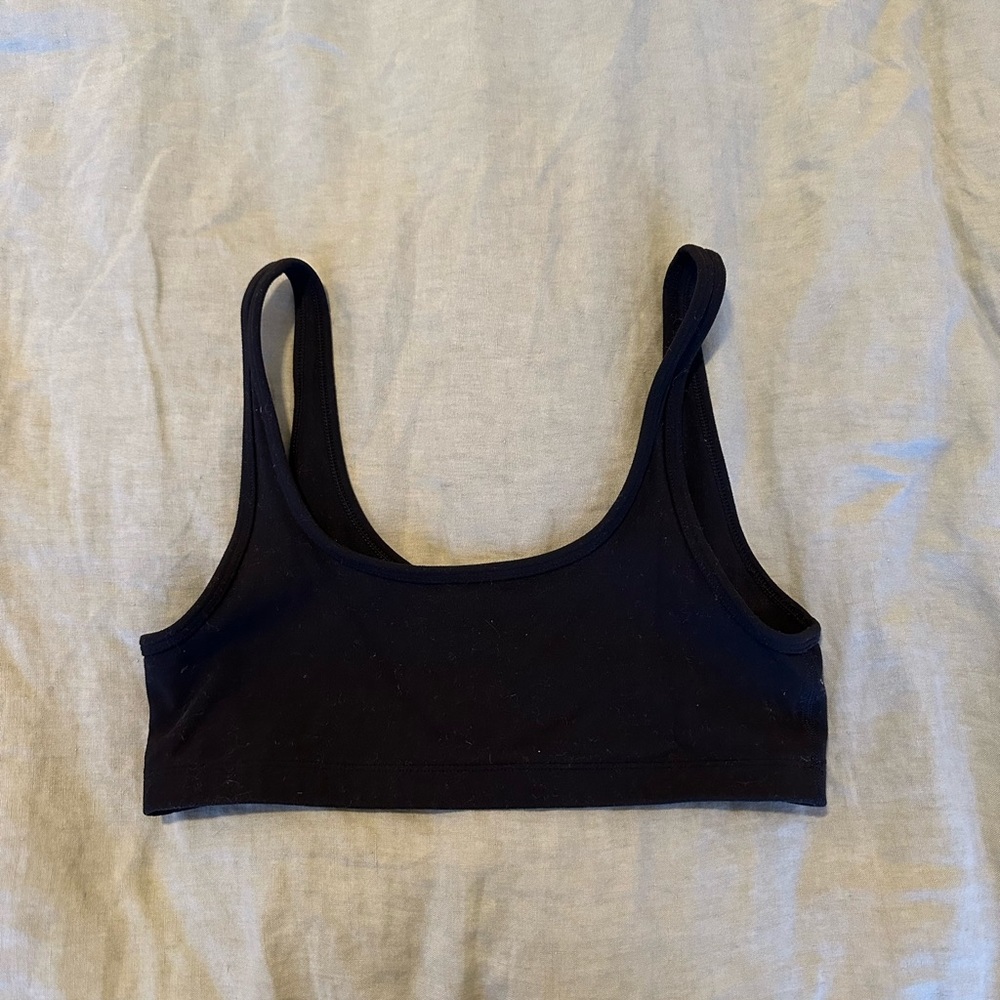 Black aritzia tna sports bra in medium